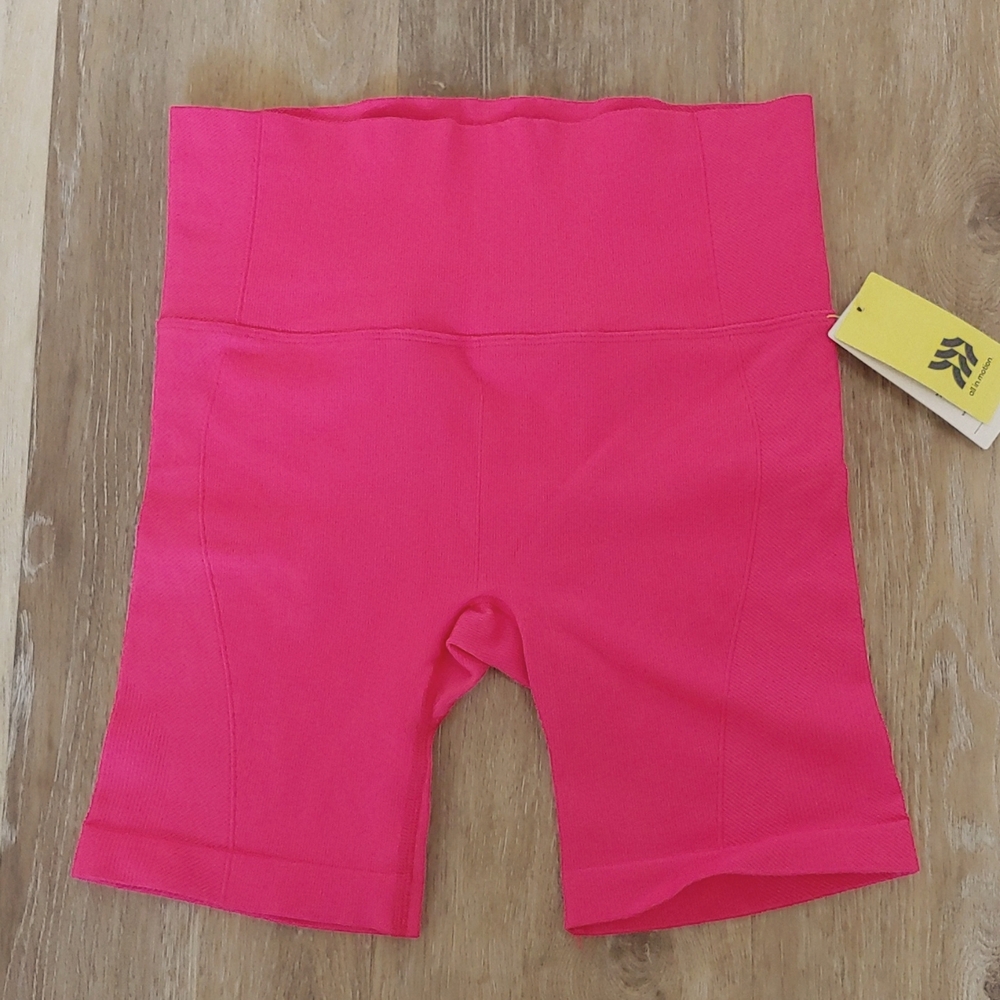 NWT All in Motion Women's High Rise Seamless Core Shorts Red Size S